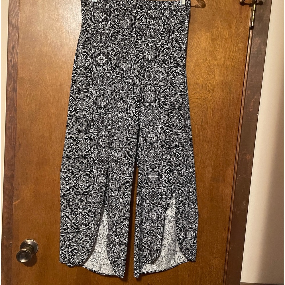 Black and white paisley pant/lounge pant. Dressy